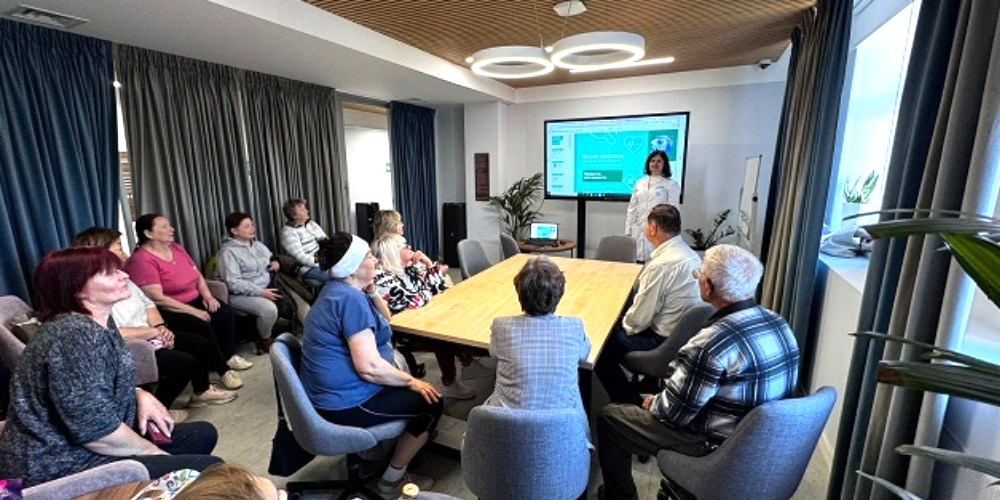 В центрах московского долголетия начались занятия по профилактике заболеваний груди