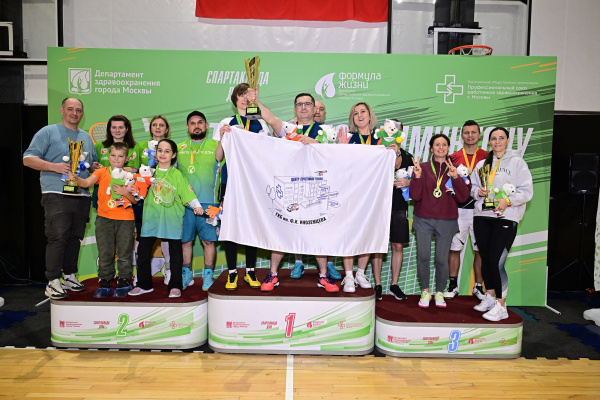 Соревнования по бадминтону