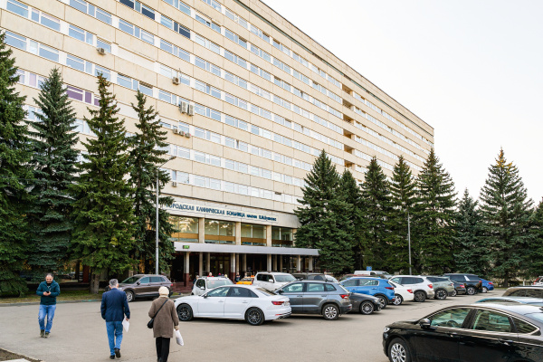 Благодарность заведующему отделением реанимации и интенсивной терапии № 5 Городской клинической больницы имени В. М. Буянова 