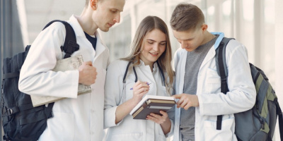 Роль обратного наставничества в медицинском образовании: современные идеи